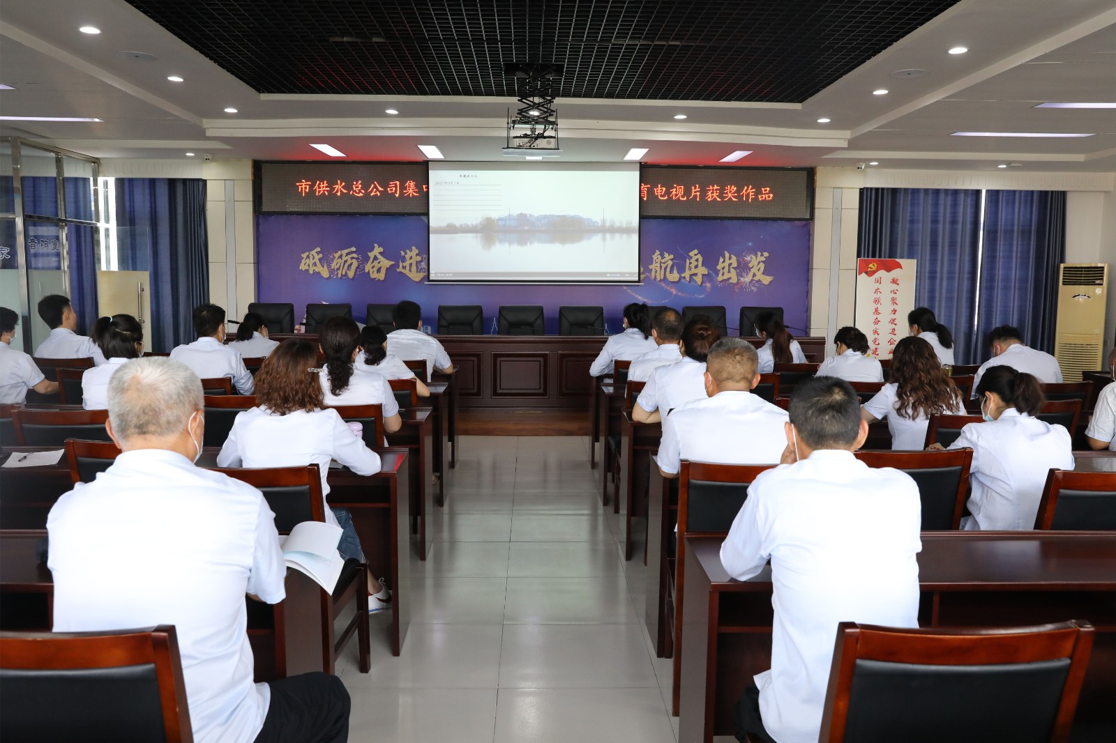 1652852449a369576.jpg 1652852449a369576.jpg